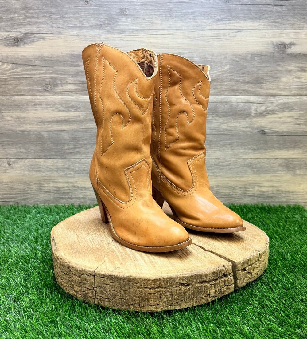 Montgomery Ward Women - Size 7 - Vintage Tan Heeled Boots 4002